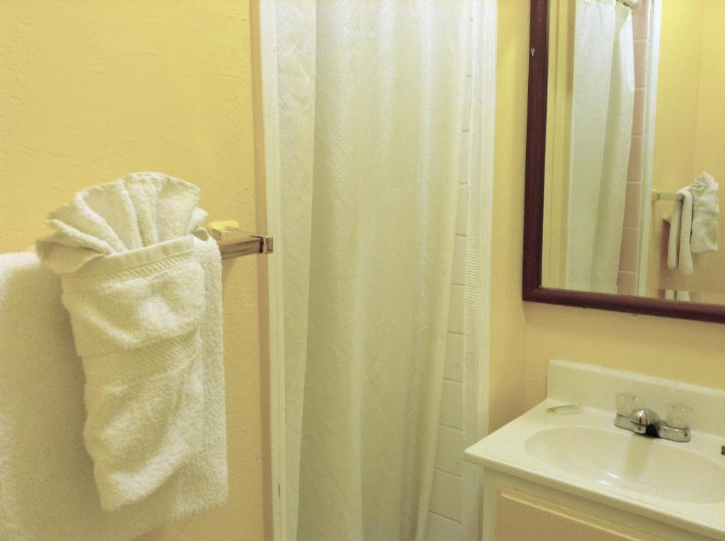 Oceanside Inn & Suites Habitación foto