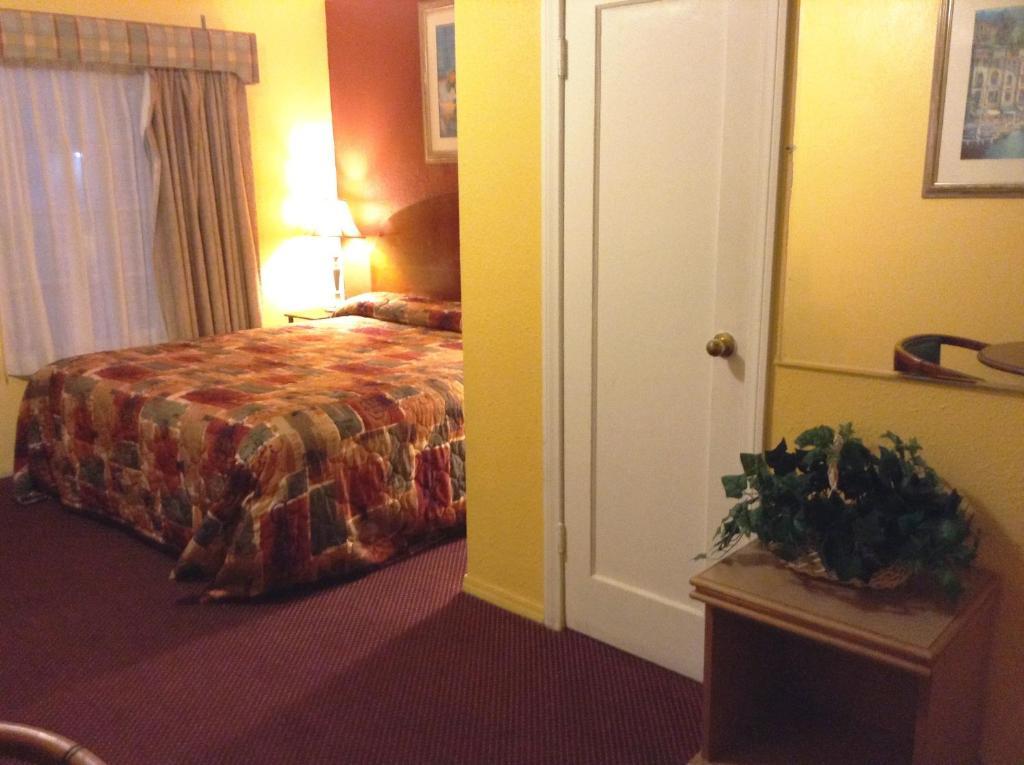 Oceanside Inn & Suites Habitación foto